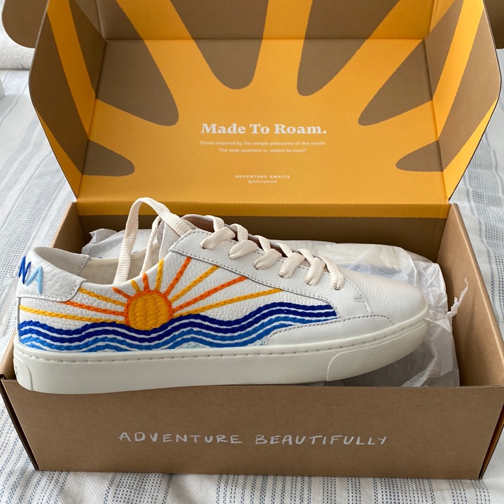 **BRAND NEW** SOLUDOS white sunrise sunset sneaker (size 9.5)